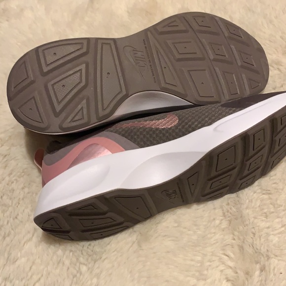 Nike - Picture 6 of 6